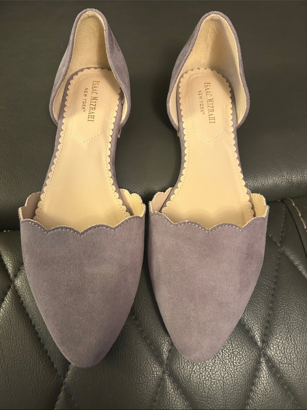 Gorgeous Isaac Mizrahi gray scalloped flats☑️